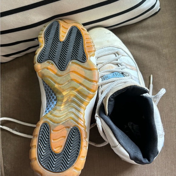 Air Jordans 11 size 9 1/2 - Picture 4 of 4